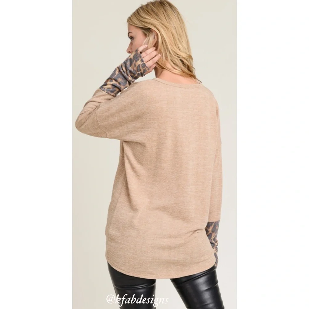 ❤️LAST 1! Neutral V Neck, Button Up, Tie Front Thumb Hole, Leopard Contrast Top - Picture 4 of 6